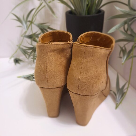 Qupid Tan Suede Wedge Ankle Booties – Size 7 - Picture 3 of 8
